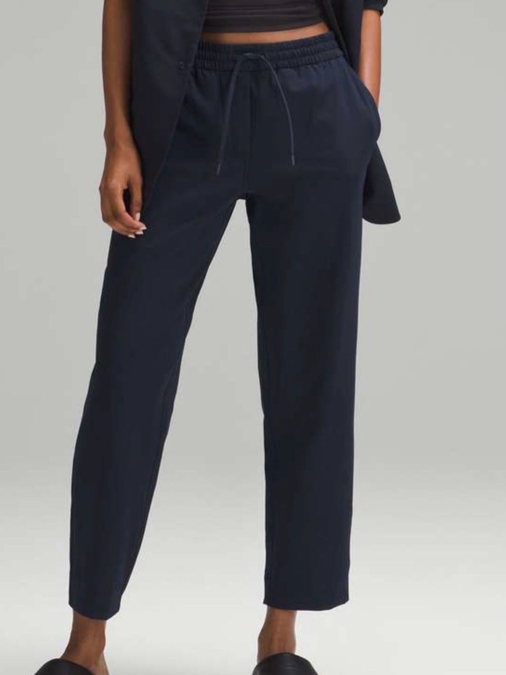 Lululemon Navy Tapered-Leg Mid-Rise 7/8 Pants Womens L EUC LW5FWDS